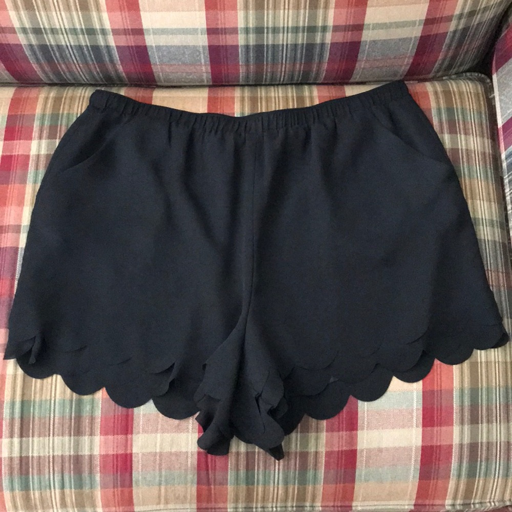 EUC scalloped shorts